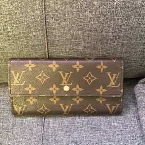 Louis Vuitton wallet/clutch!